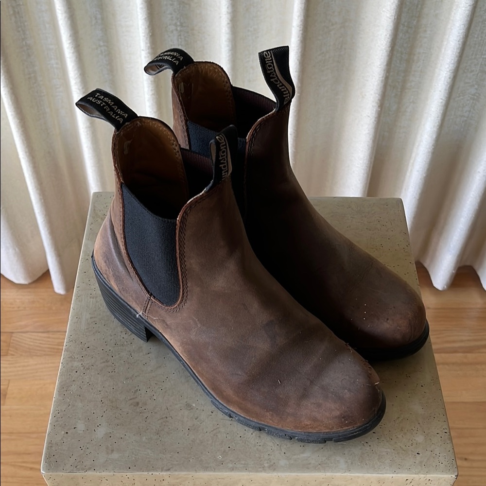 Blundstone Brown Ankle Boots with Elastic Panels